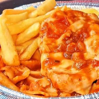 Delicioso almoço com frango parmegiana refrigerante 2 litros +porçao torresmo