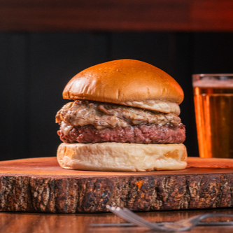 Pão Brioche, Burguer 160g, Dupla camada de Catupiry Original e Costela desfiada