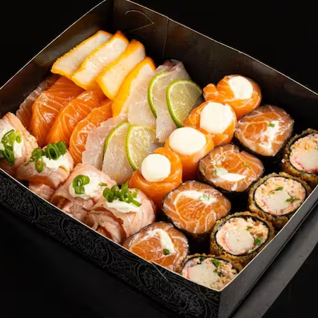 -4 Sashimi de Peixe Prego -4 Sashimi de Salmão -4 Sashimi de Peixe Branco -4 Gunkan Salmão -4 Gunkan Skin Especial -4 Hot Kani -4 Hossomaki Shake Especial Ps: produto não pode ser modificado. ‼️Os pedidos acompanham: 01 hashi, shoyu e teriaky. Demais adicionais como wasabi e gengibre deverão ser adquiridos a parte.