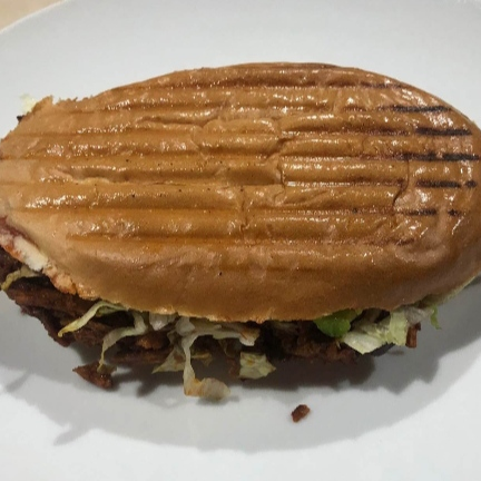 Torta de pastor con queso Oaxaca