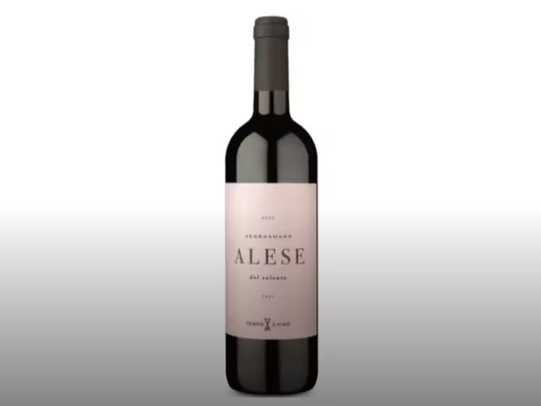 Encorpado e quase seco. Com notas de jabuticaba, cereja negra em calda e chocolate amargo. 
Item proibido para menores de 18 (dezoito) anos.