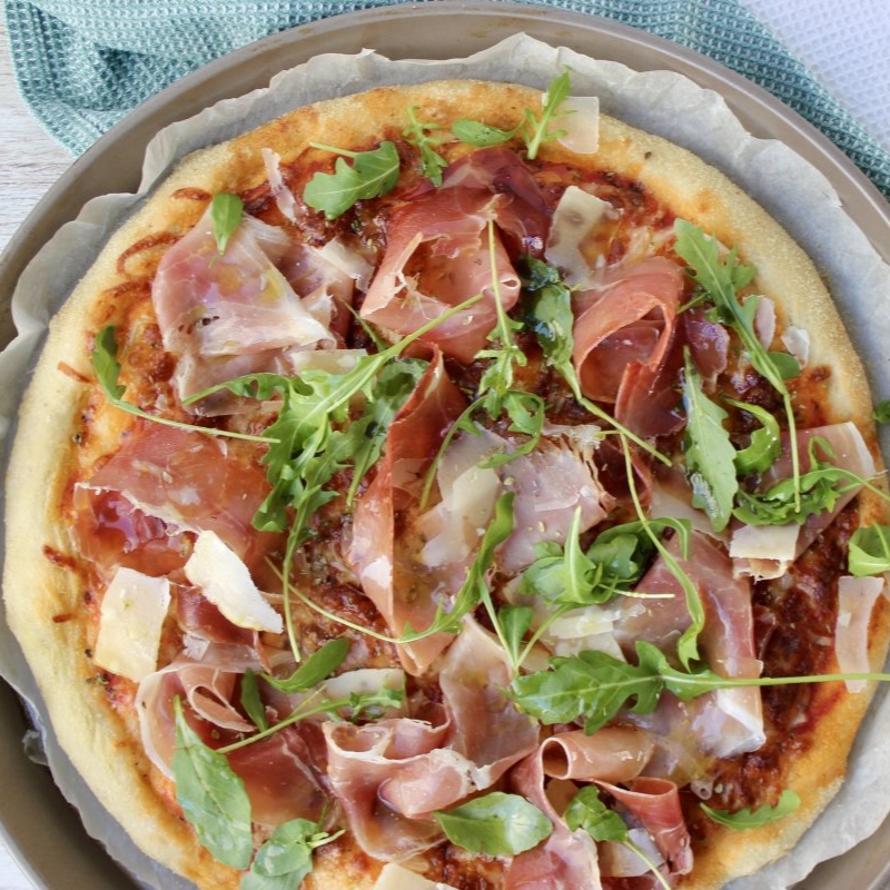 PIZZA SMALL MUJER BONITA