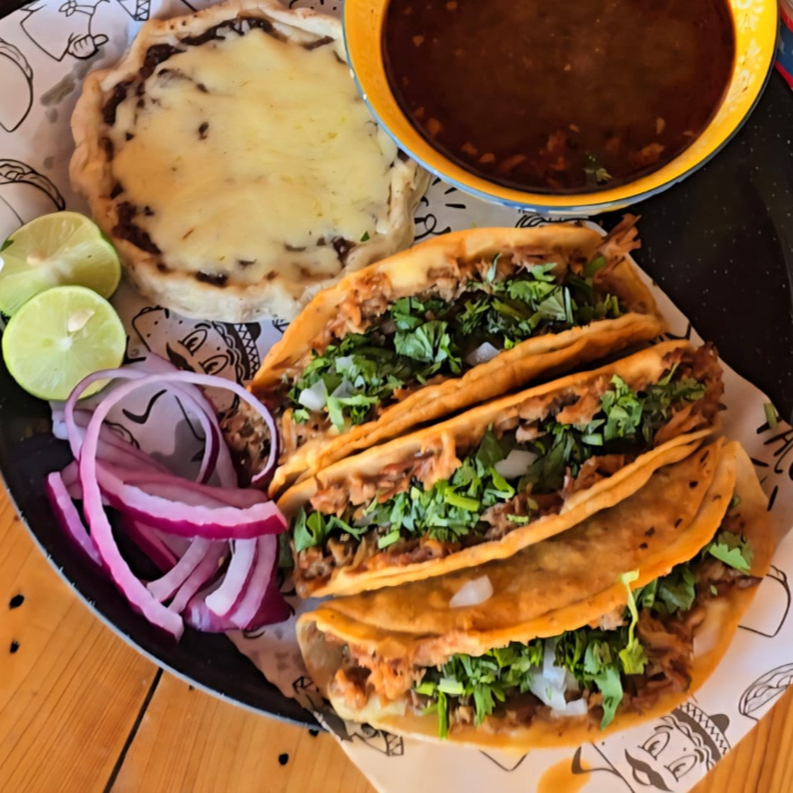 Combo 3 Quesabirrias y Gordita con Queso