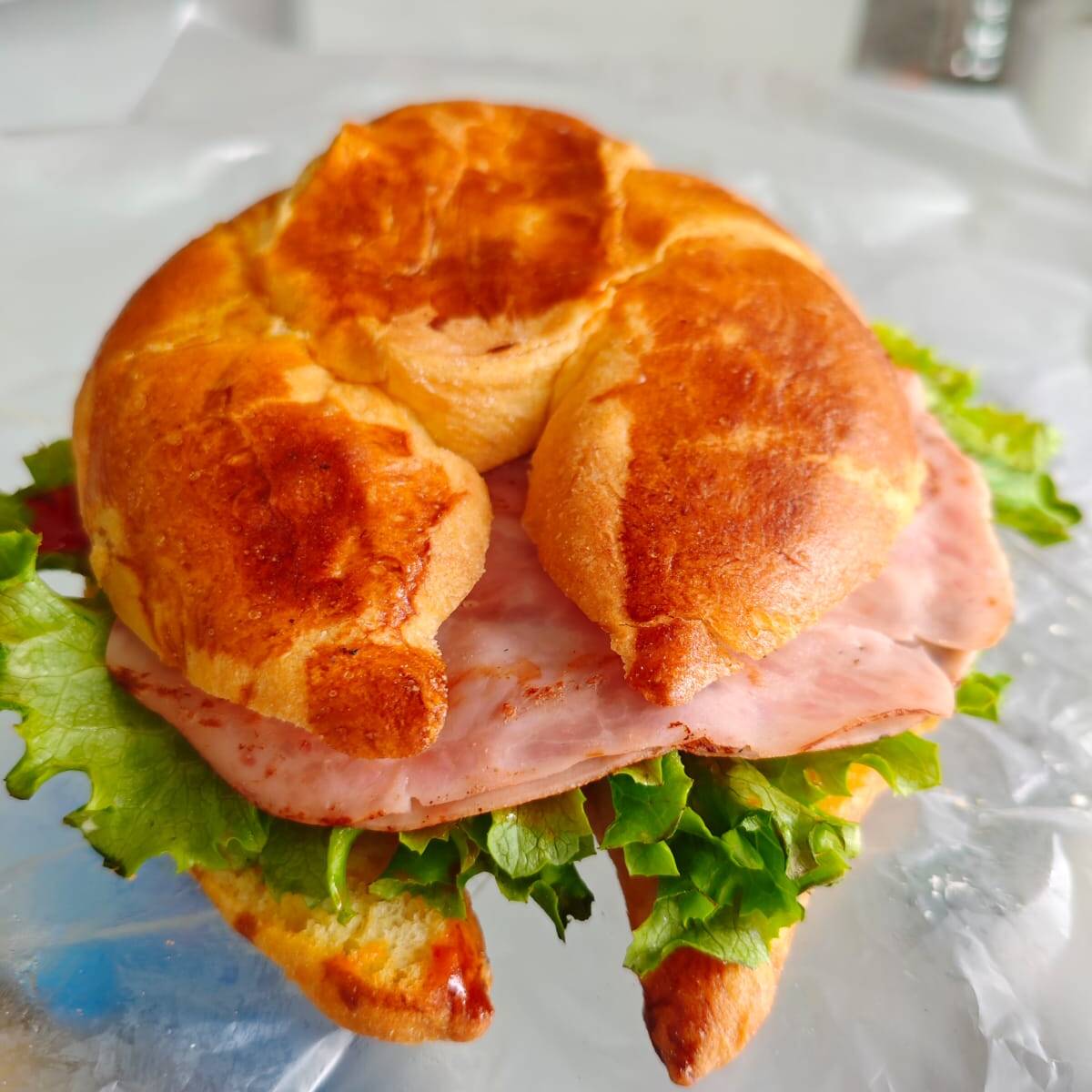 Cuernito con Jamón