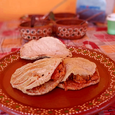 Gordita de Chicharrón Guisado