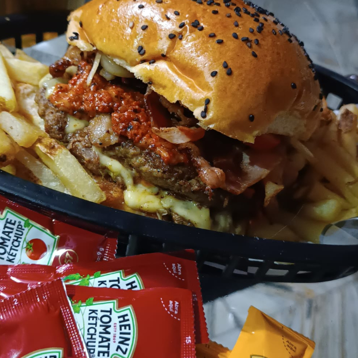 Hamburguesa Choriqueso INCLUYE PAPAS