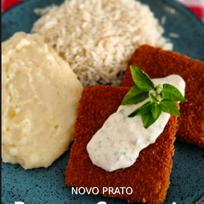 Duas postas de peixe à milanesa, dourados e crocantes por fora e macios por dentro, acompanhados de arroz soltinho e purê de batata cremoso. Finalizados com um molho cítrico especial com alcaparras, que traz leveza e um toque marcante ao prato.