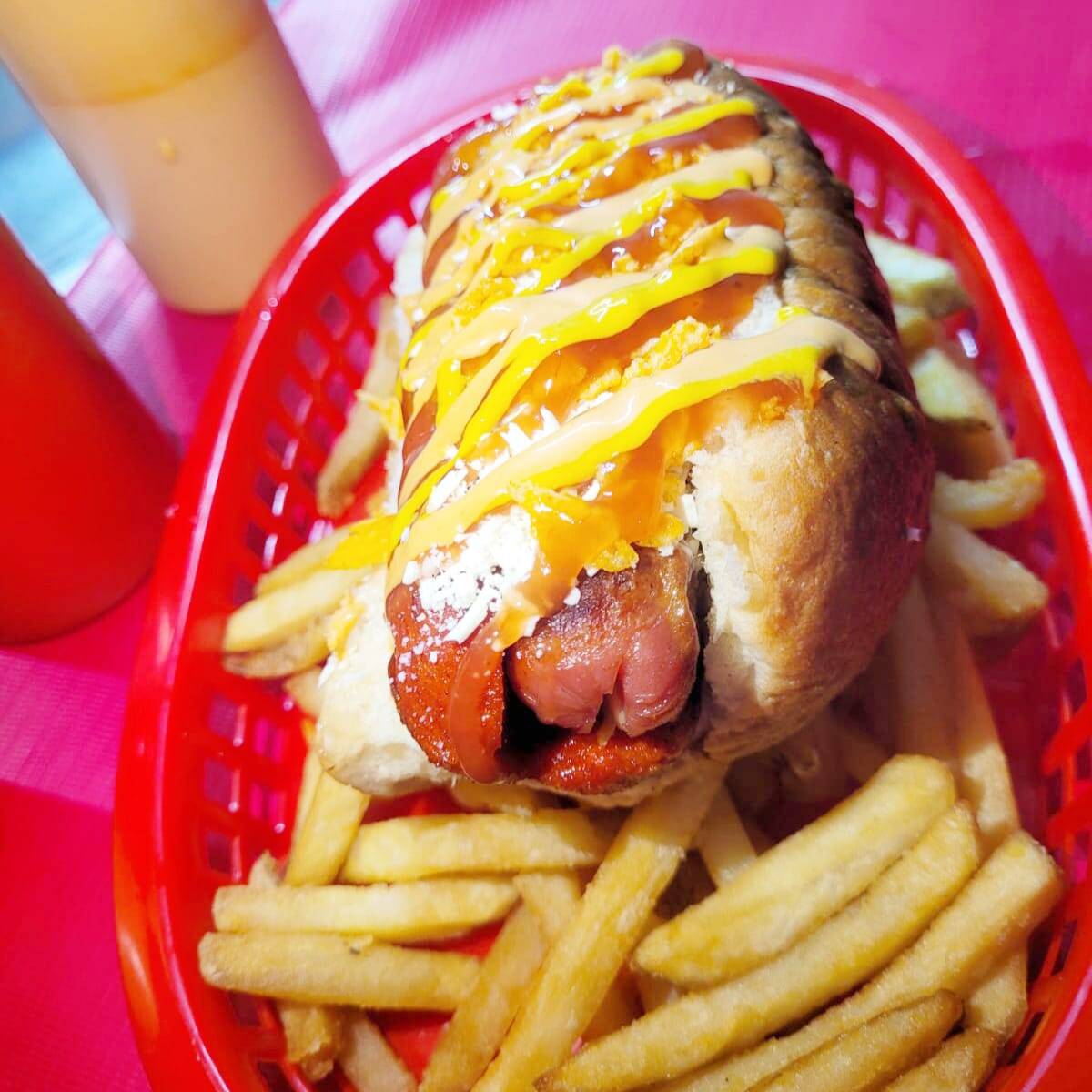 HOT DOG EMBARAZADO CON PAPAS