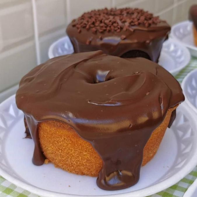 Bolo de Cenoura, com cobertura deliciosa de Chocolate Belga.