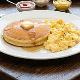 Menú Infantil; Hotcake y Huevo