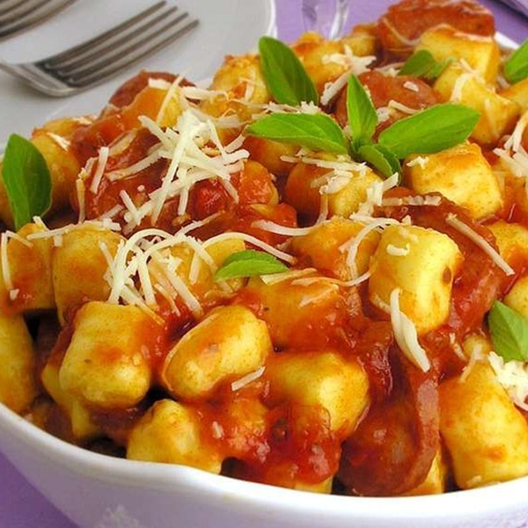 Nhoque de Mandioquinha ao molho sugo,690g - Serve 2 pessoas