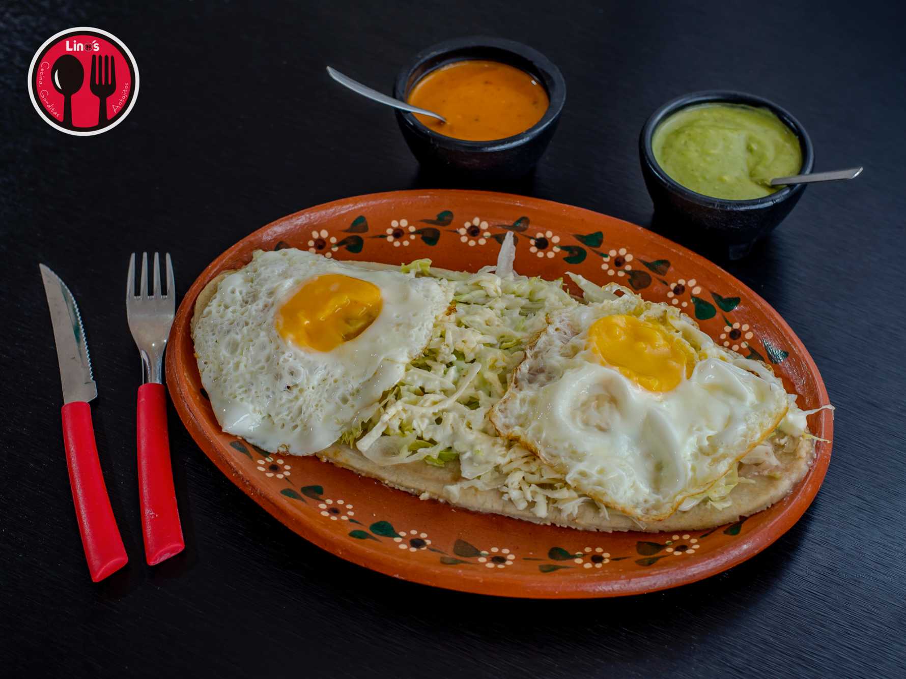 Huarache con Huevo Estrellado