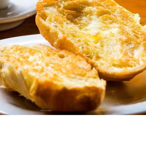 Seu momento da tarde mais gostoso com nossos lanches fresquinhos. Escolha entre pão na chapa, pão com ovos e muito mais!