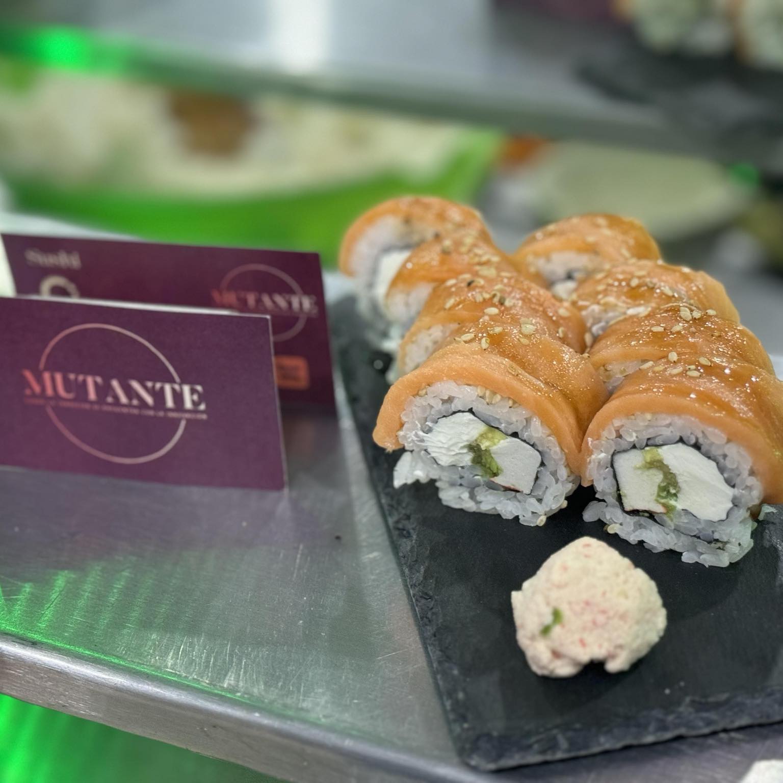 SALMÓN ROLL