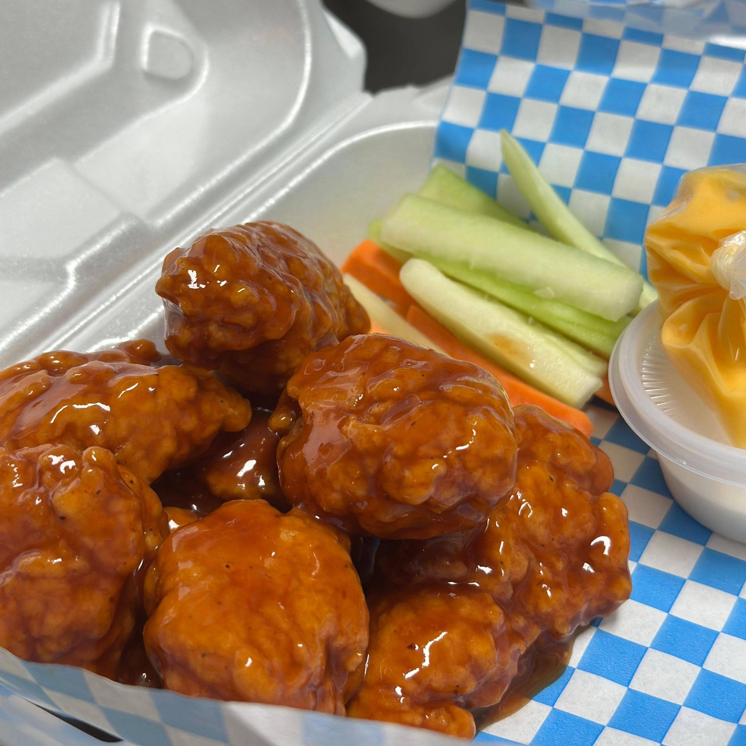 Boneless con Papas Verduras y Ranch