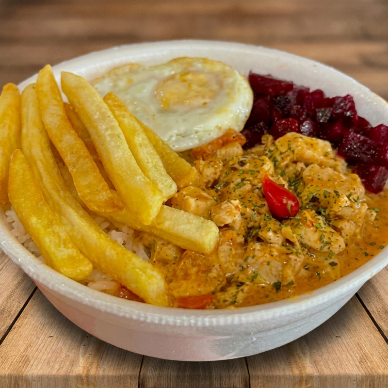Arroz, feijão, ovos fritos,purê de Batatas ou Batata Rústica da casa, salada opcional
Caso desejar, descrever obs:
"Com Salada"