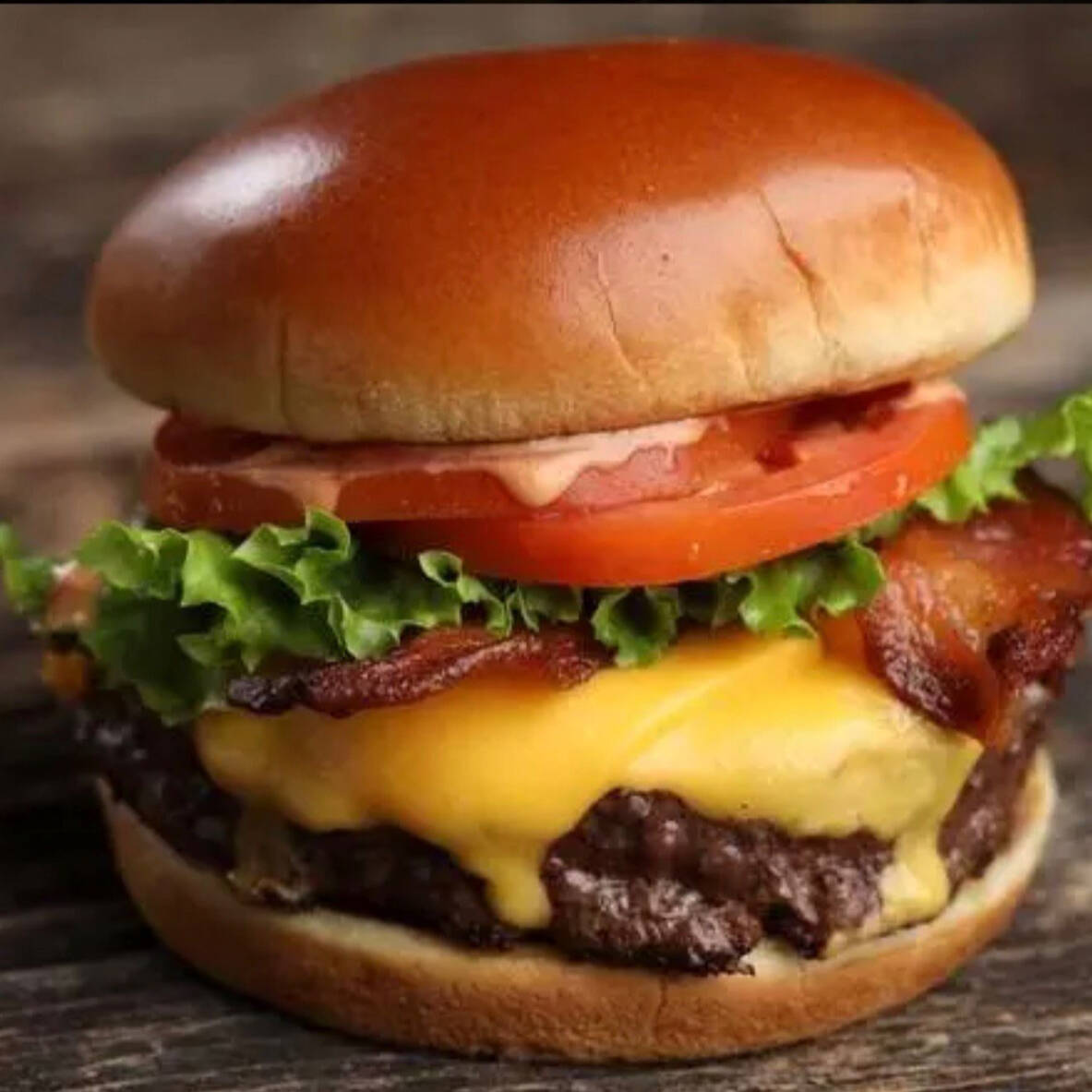 Hamburguesa Mexicana carne de res con longaniza