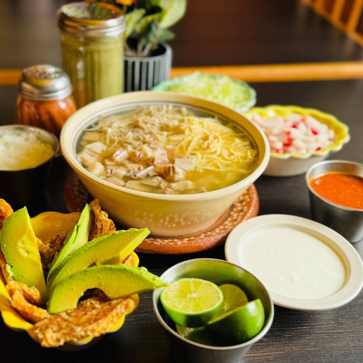 Pozole Blanco Grande con Carne