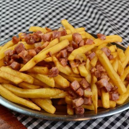 Porção de batata frita com bacon, calabresa e cheddar