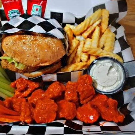 250g de boneless, papas fritas , hamburguesa🍟🍔🍗