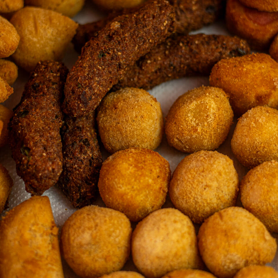 Salgados artesanais: coxinha, bolinha napolitana, pastel de carne.
*Não garantimos troca de sabores*