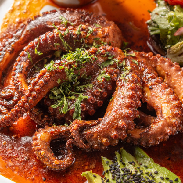 Pulpo a la mantequilla de ajo