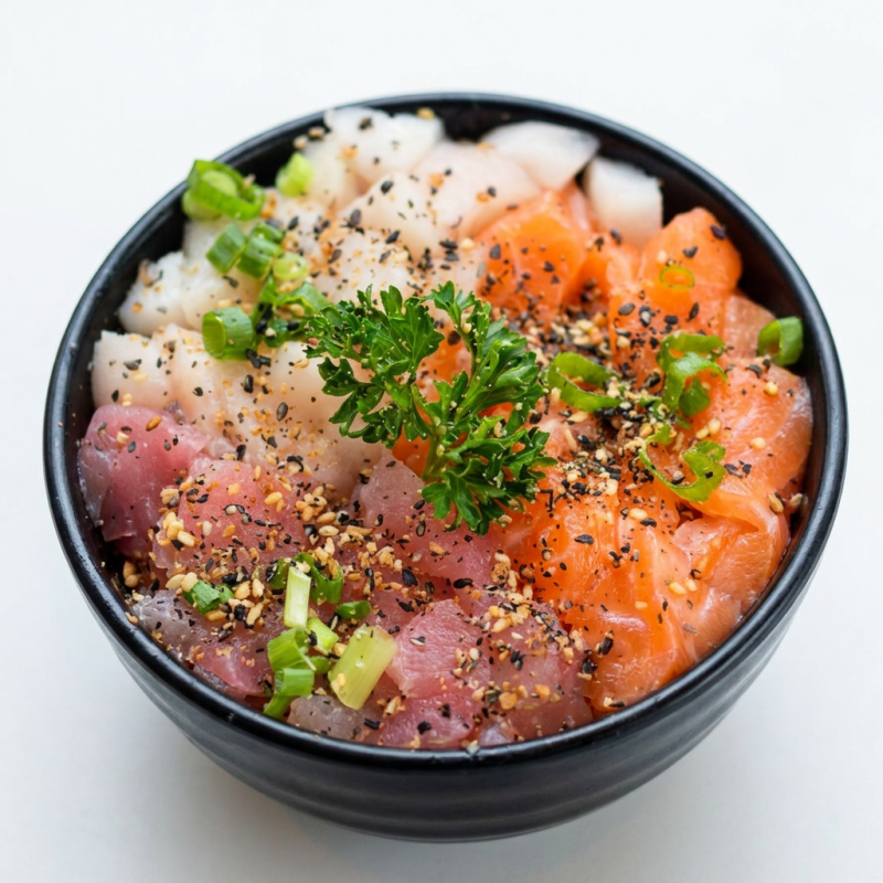 Tataki de Salmão, Atum e Peixe Branco, com Cebolinha e Gergelim Branco e Preto. *Imagem Ilustrativa