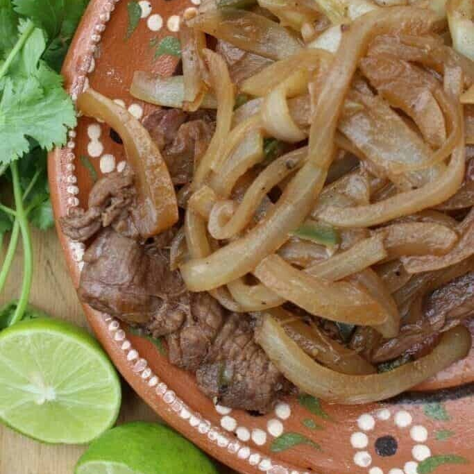 Bisteck con Cebollas a la Plancha