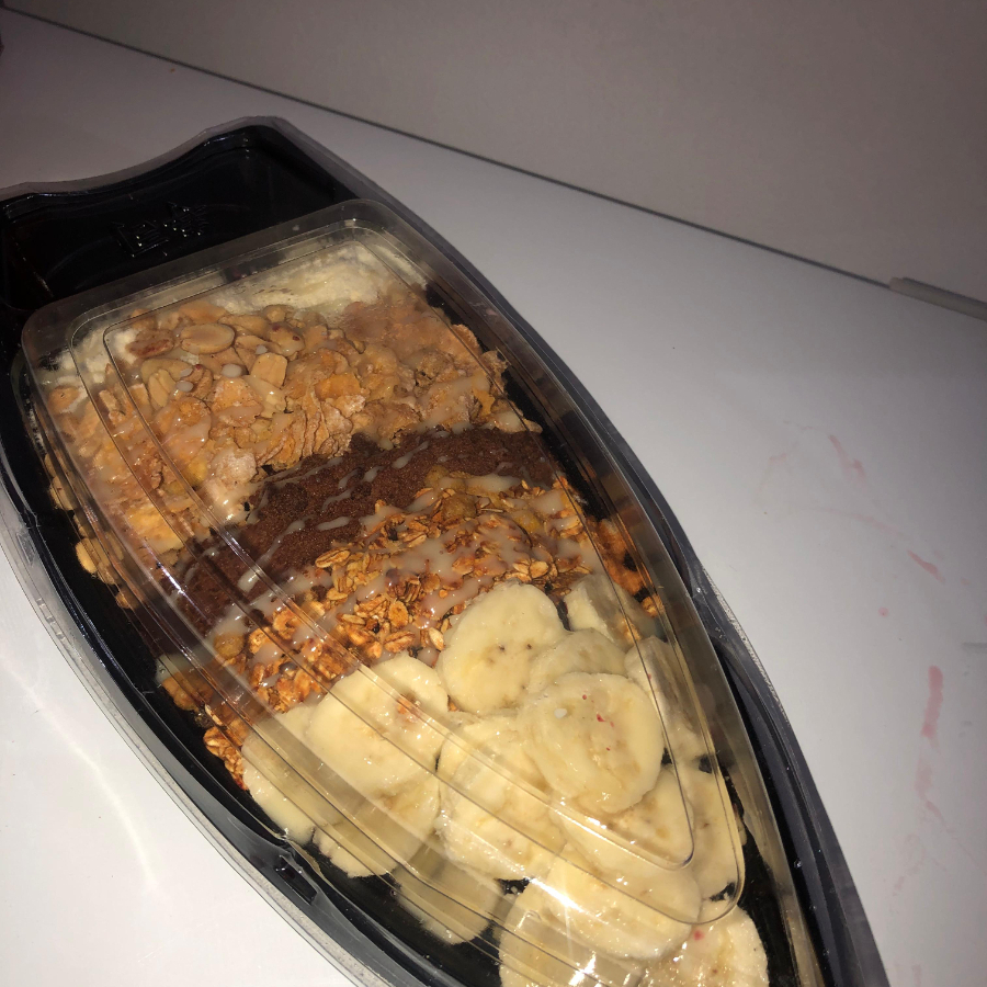 açaí, leite em pó, granola, amedoim, chocobool, paçoca e frutas COMPLETA