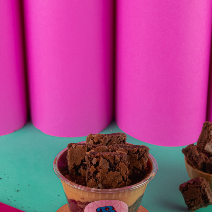 A Nossa Famosa Massa De Brownie Agora No Pote Com 2 Camadas Generosas De Ninho E Nutella.