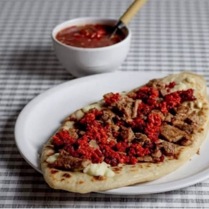 Huaraches de Chorizo