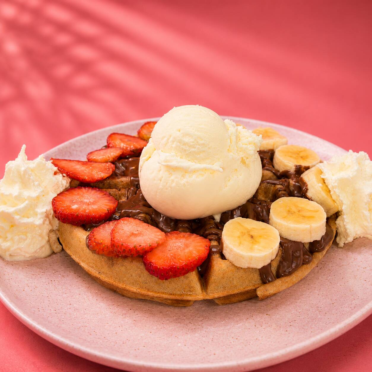 Waffle Nutella fresas y Banano