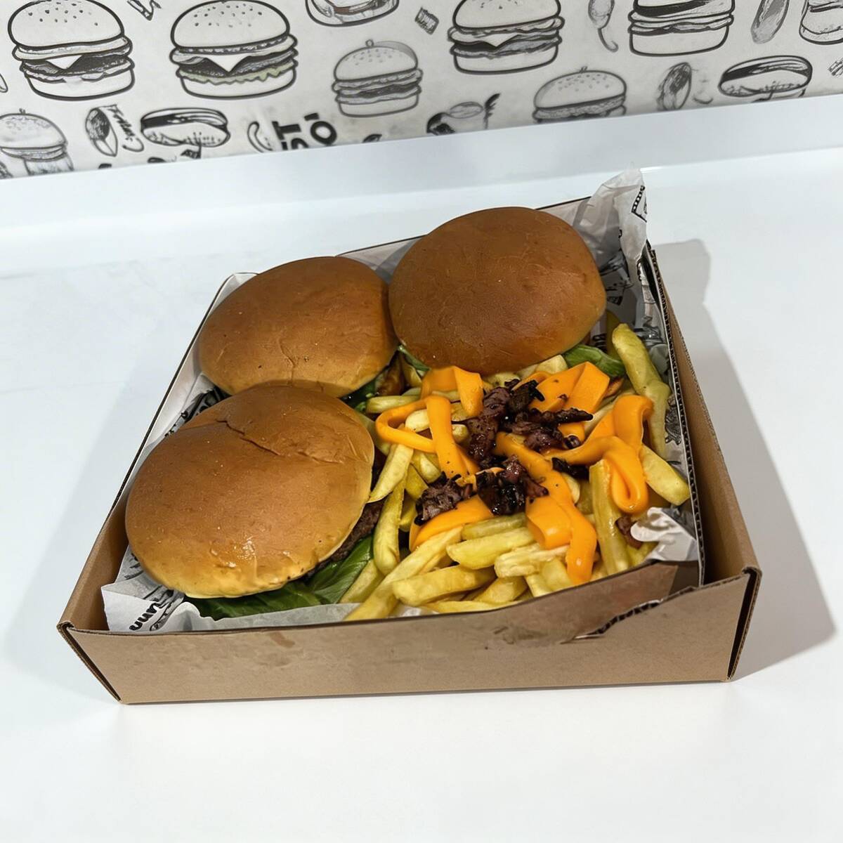 3 Hg - Burgue Salada (Pão de Brioche, Hamburgue artesanal, Maionese do chefe, Cheddar, Alface, 1 Batata Completa