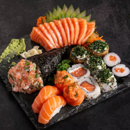 1 temaki a sua escolha 6 sashimis a sua escolha 12 sushis variados Deixe sua avaliação 5 estrelas no ifood sobre esse pedido... Vai nos ajudar bastante ;) Serve 1 pessoa