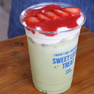 Bebida Matcha Fresas con crema