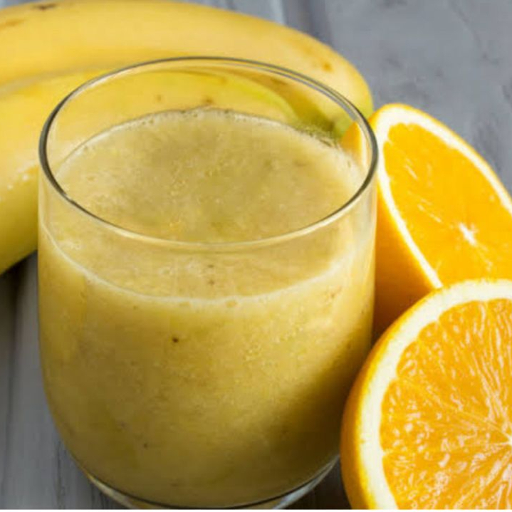 LICUADO DE PLATANO CON NARANJA