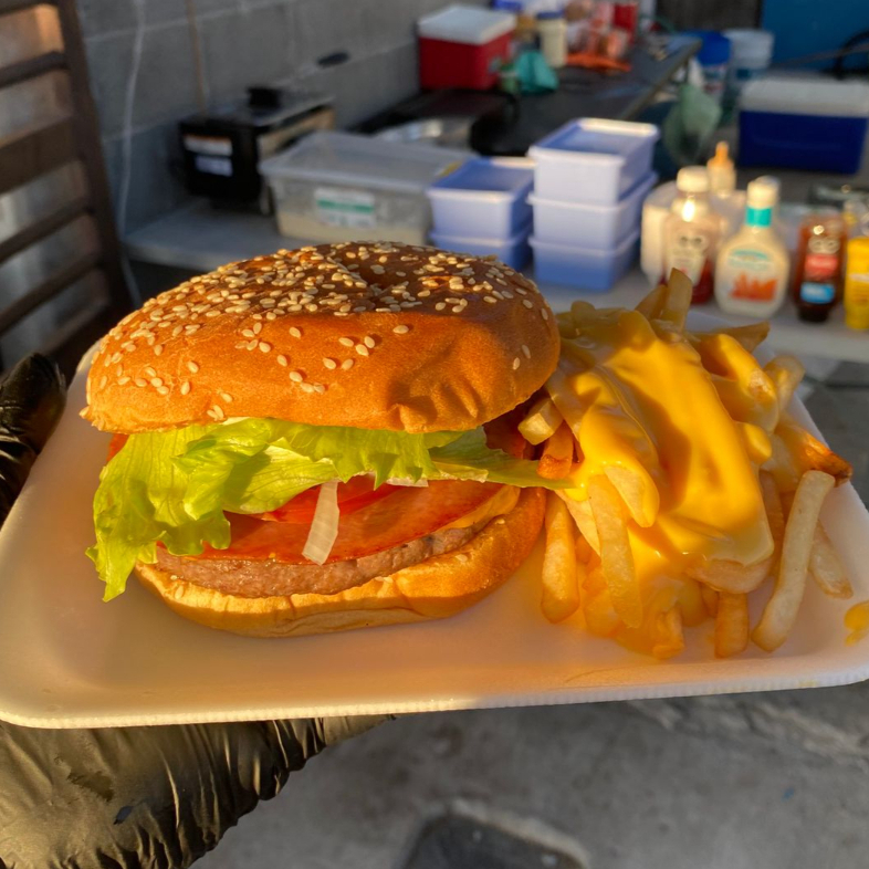 COMBO HAMBURGUESA ARRACHERA + PAPAS A LA FRANCESA