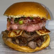 2 Hamburguer Artesanal, Queijo, Ovo, Bacon, Calabresa, Carne, Tomate , molhos