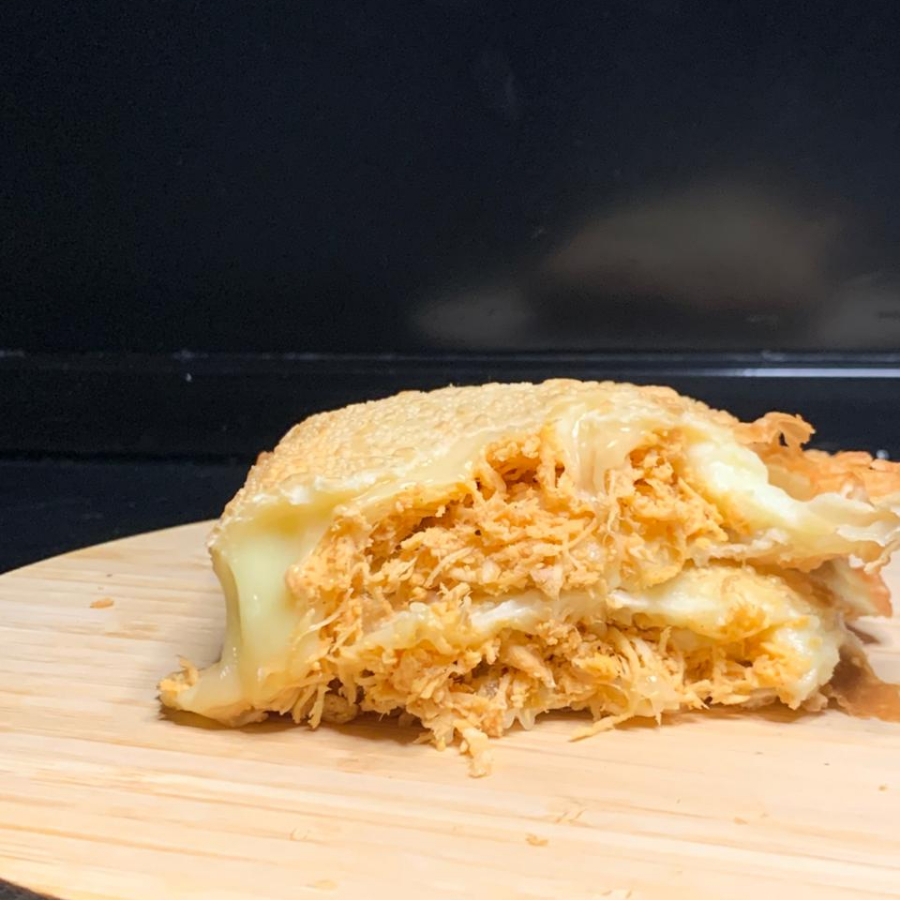 Sabor suculento do frango com a combinação cremosa dos queijos.