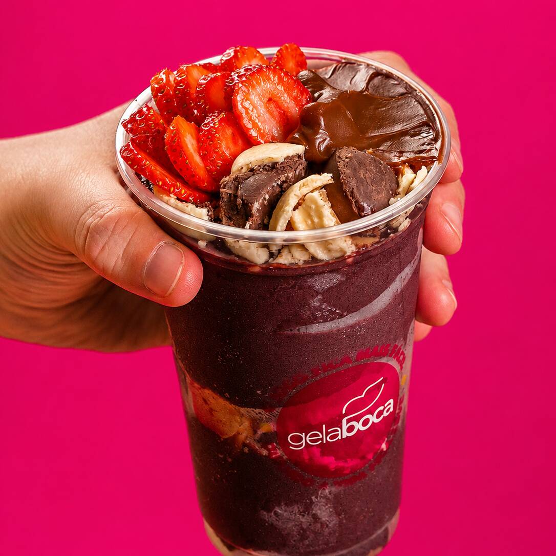 Muito mais sabor e personalização! Nosso Açaí Cremoso 700ml acompanha 3 adicionais grátis, para você montar a combinação perfeita do seu jeito. Cremoso, delicioso e na medida certa para quem quer aproveitar um açaí caprichado.
😍 Todos os acompanhamentos são montados junto com o açaí dentro do copo, não sendo possível enviá-los à parte.
Informações importantes:
Inclui 3 adicionais grátis.
Pode conter glúten (produzido no mesmo local onde são manipulados produtos com trigo).
Contém guaraná na composição.
💜 Um açaí generoso, cremoso e ainda com 3 adicionais grátis para deixar sua experiência ainda mais deliciosa!