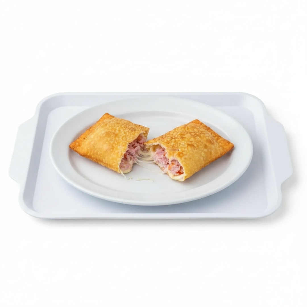 *Pastel de Pizza*
Pastel recheado queijo presunto,orégano, tudo envolto em uma massa crocante e frita na hora. O sabor de uma pizza em formato de pastel!