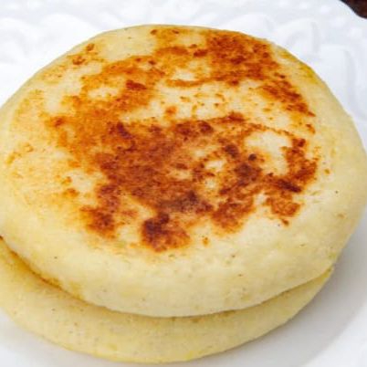 Arepas Asadas ➕ Huevo Revuelto ➕ Jugo