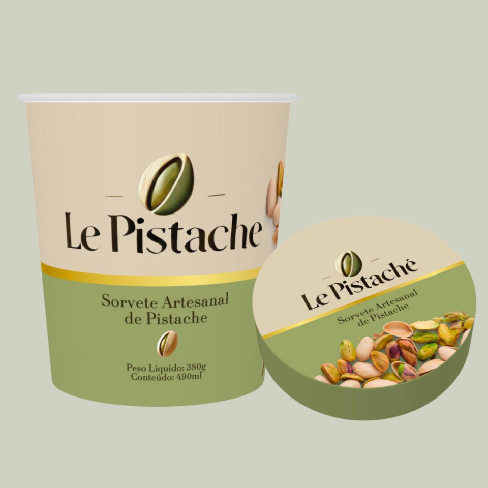 Sorvete artesanal de pistache com pistache triturado