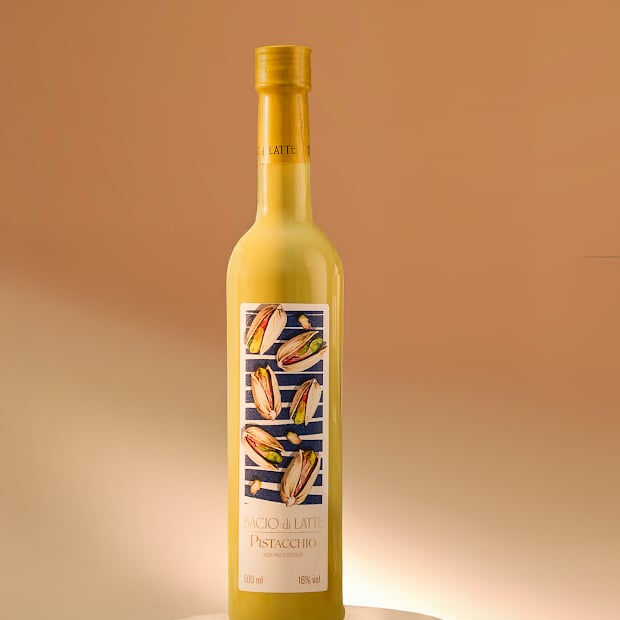 Descubra o Licor de Pistache, uma experiência única com sabor equilibrado entre doce e salgado. Perfeito para encerrar uma refeição com sofisticação e prazer. Ideal para brindes especiais!