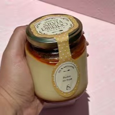Nosso famoso Pudim com bastante calda de caramelo. Obs. 1: não alteramos nenhum produto ou retiramos/adicionamos ingrediente. Obs. 2: produto de consumo imediato. Obs. 3: alguns produtos podem vir com vencimento do mesmo Dia.