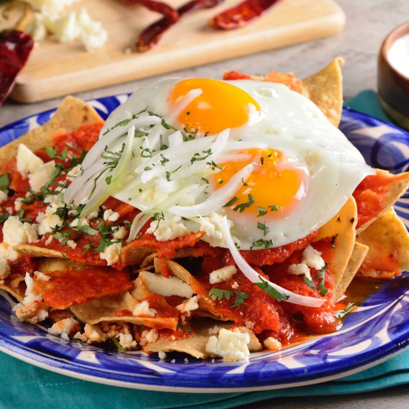 CHILAQUILES ROJOS. GRANDE