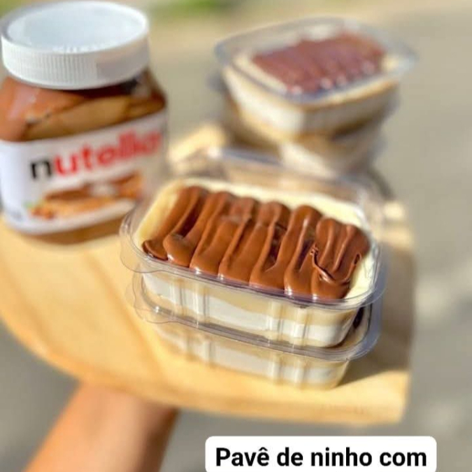 Nosso pavê de ninho com nutella é um vicío de tão gostoso. Contém camadas de creme de ninho, mousse nuvem de ninho, biscoito maisena e finalizado com nutella original. Pote 250grs