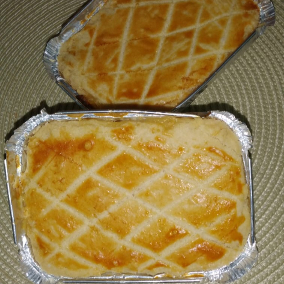 Combinação irresistível de sabor e textura, feito com frango suculento e um recheio cremoso que derrete na boca.