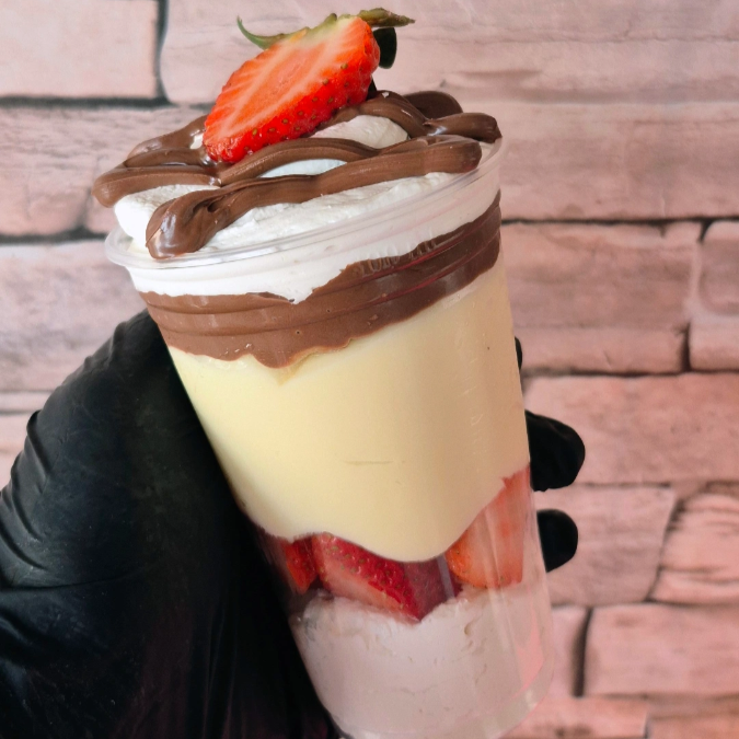 Composto por um delicioso e suave mousse de leite, creme de ninho,morangos e nutella pura