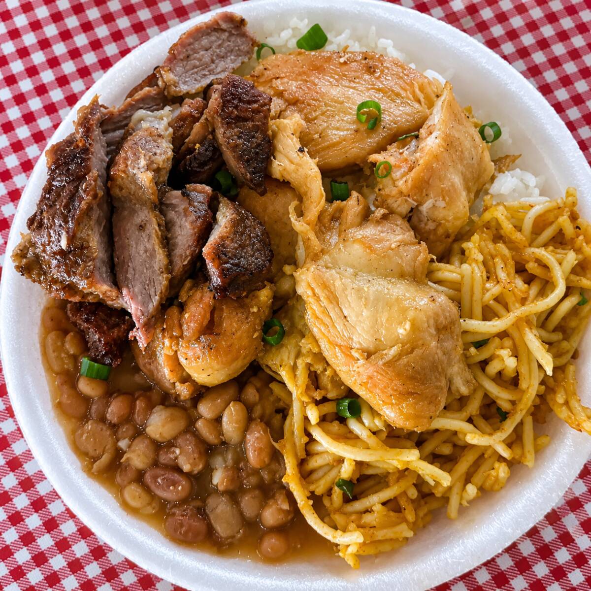 arroz, feijão, macarrão, carne assada, file de frango.